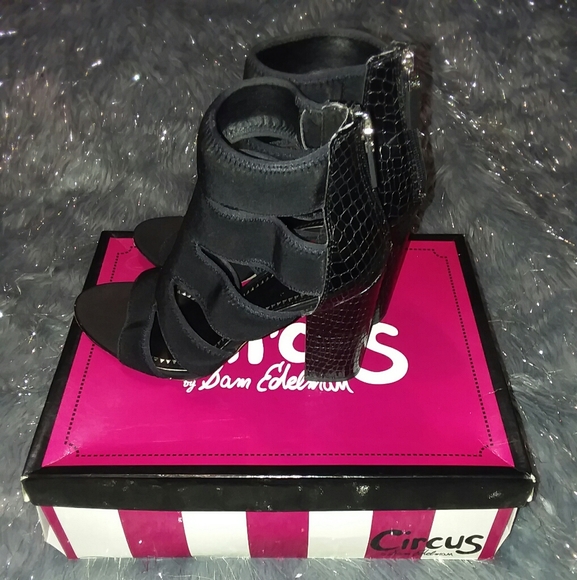 Sandals - Picture 5 of 7